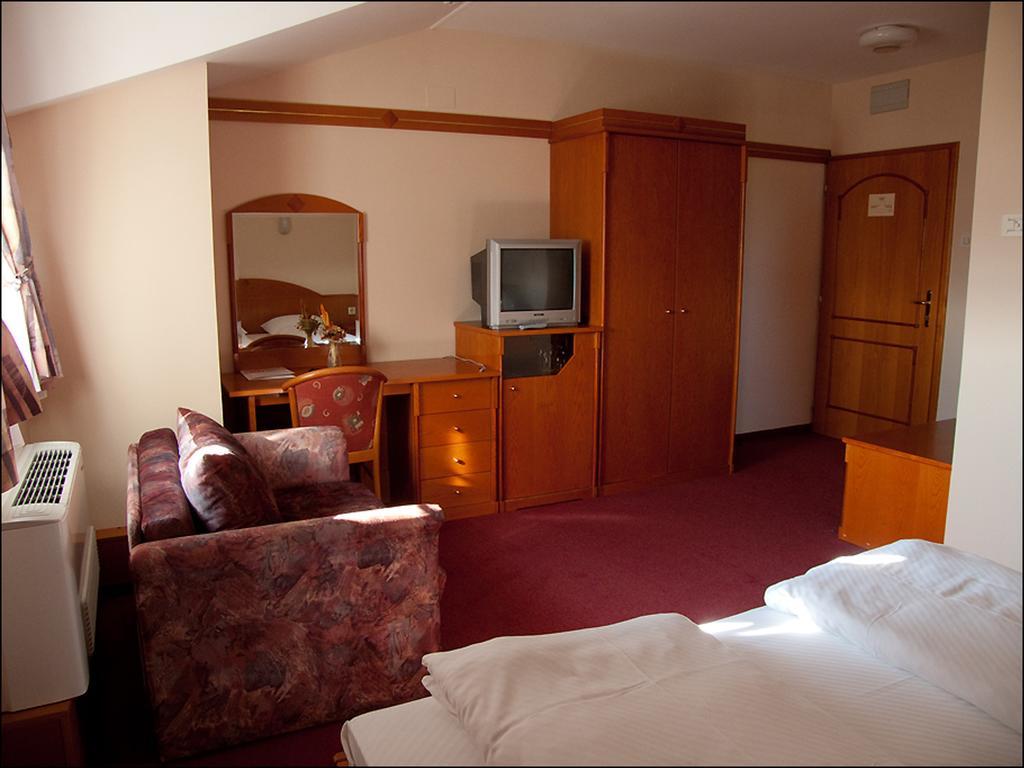 Hotel Lagus Gornji Kneginec エクステリア 写真