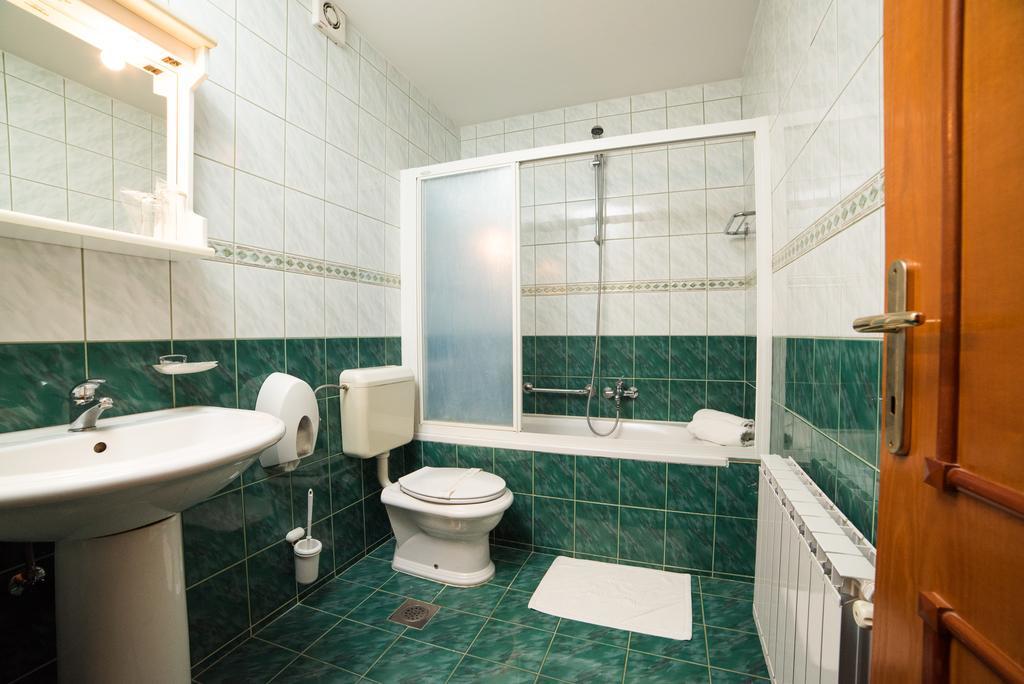 Hotel Lagus Gornji Kneginec エクステリア 写真