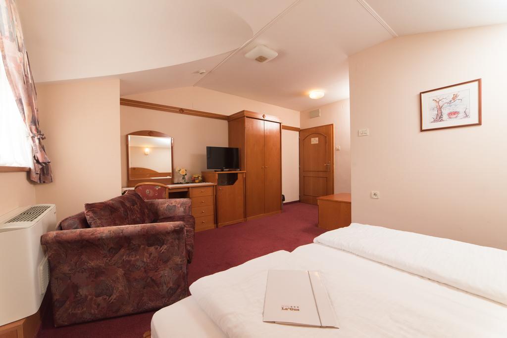Hotel Lagus Gornji Kneginec エクステリア 写真