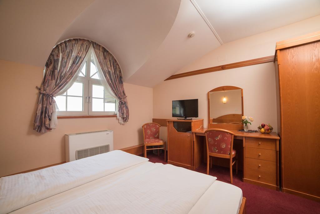 Hotel Lagus Gornji Kneginec エクステリア 写真