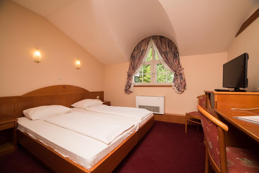 Hotel Lagus Gornji Kneginec エクステリア 写真